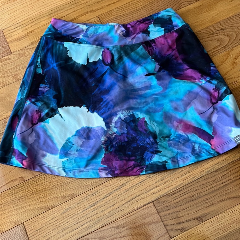 TITLE NINE SKORT size small like new